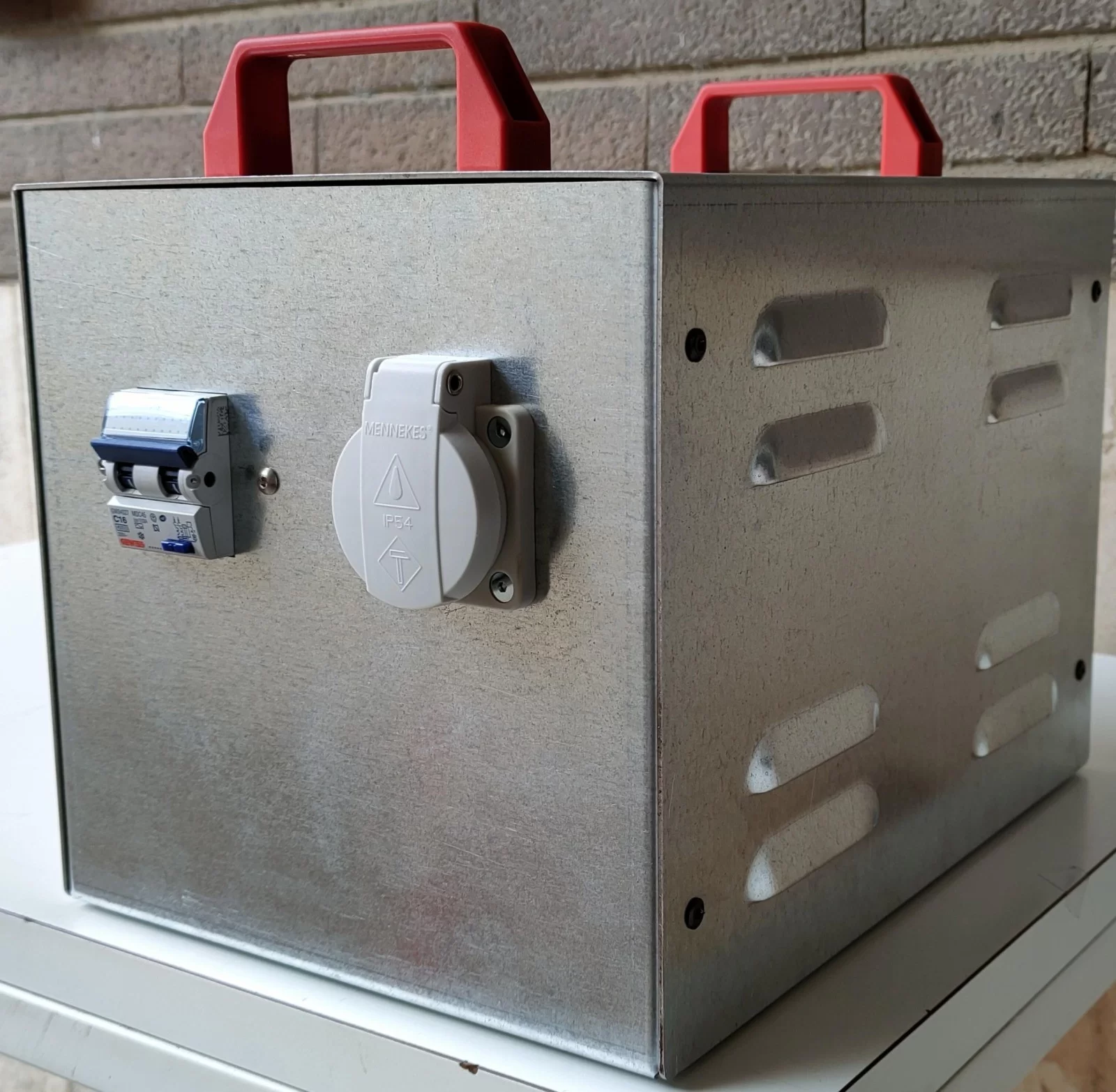 ISOLBOX-scaled
